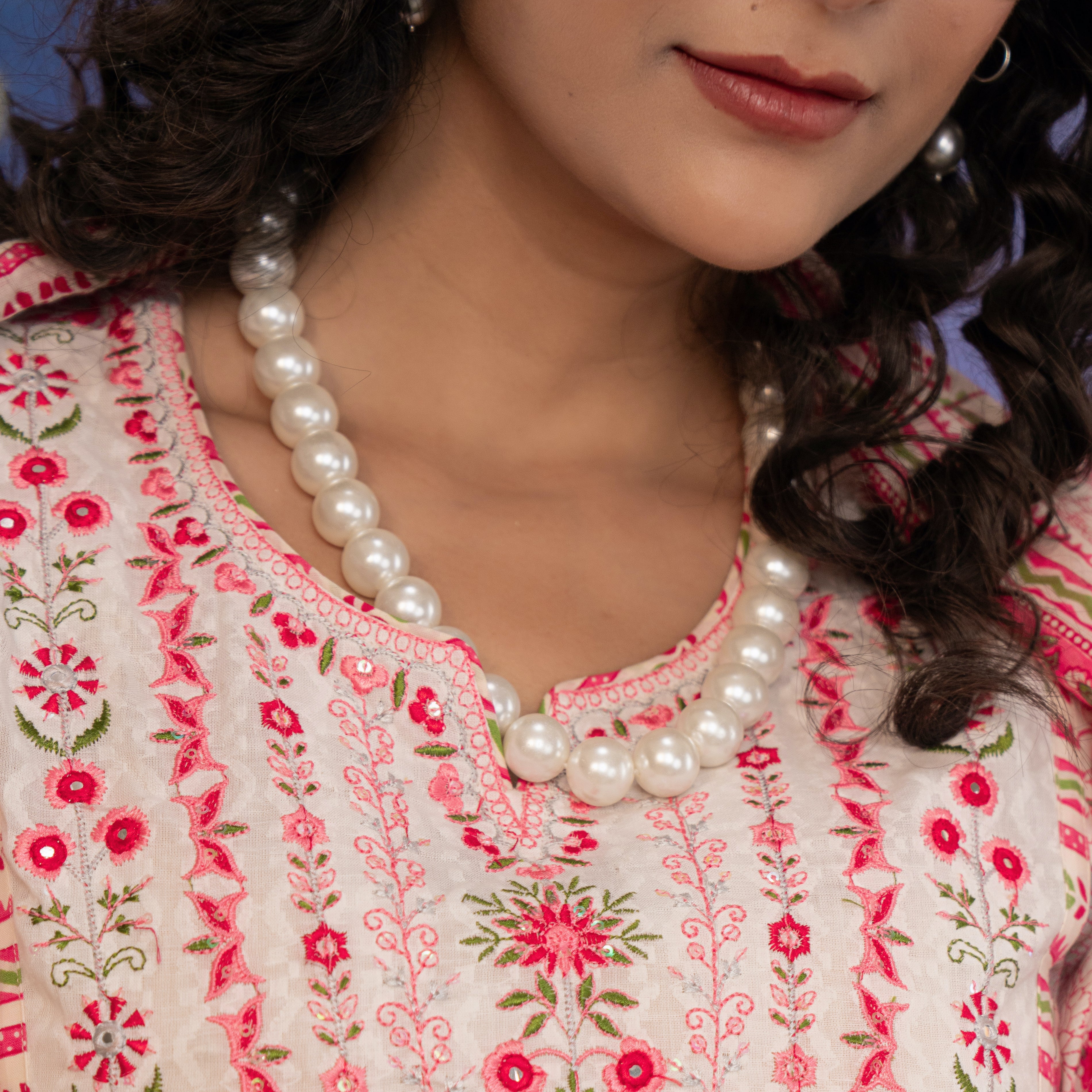 Single Layered Pearl Necklace