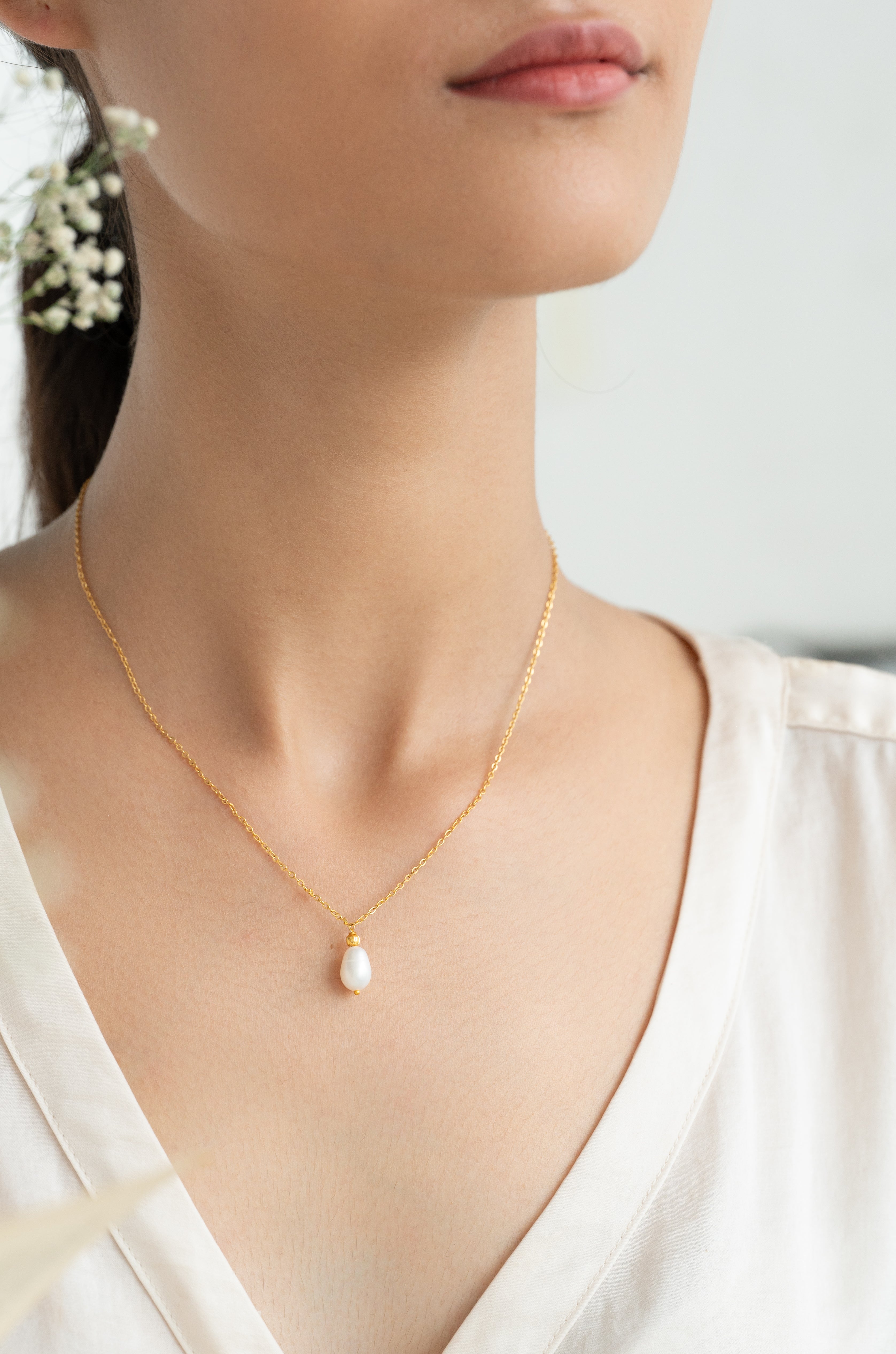 Gold Pearl Drop Pendant Minimal Necklace for Women