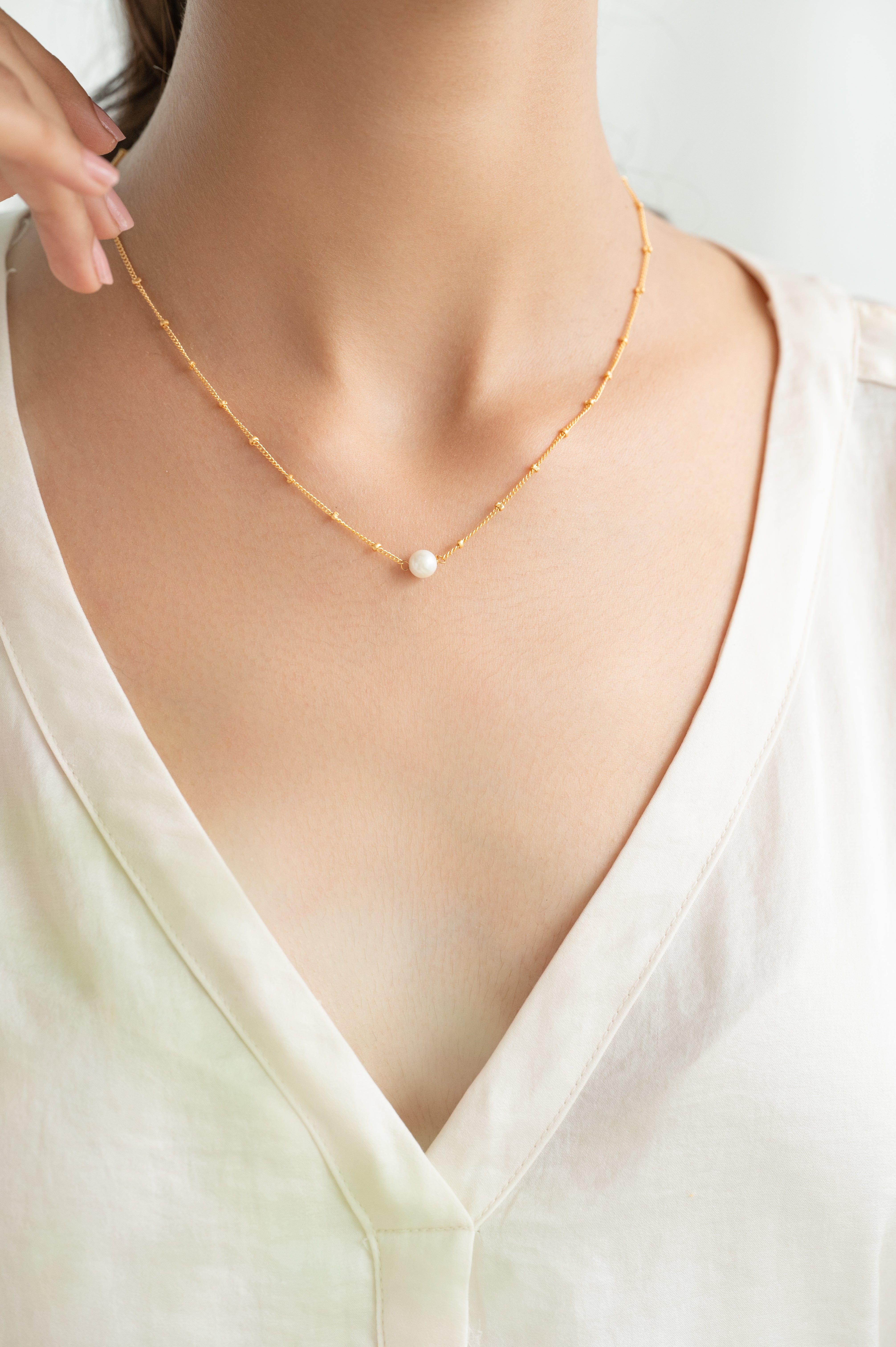 Minimal Gold Chain Necklace with Single Pearl Pendant