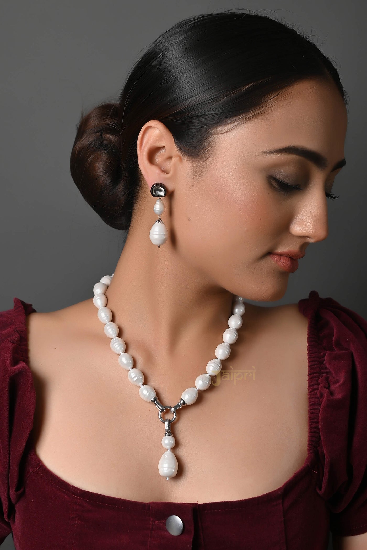 Adorable Pearl Stone Necklace With Earrings