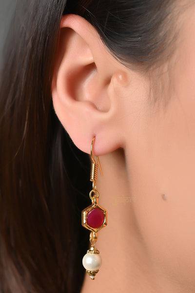 Small Kundan Pendant Set With Earrings