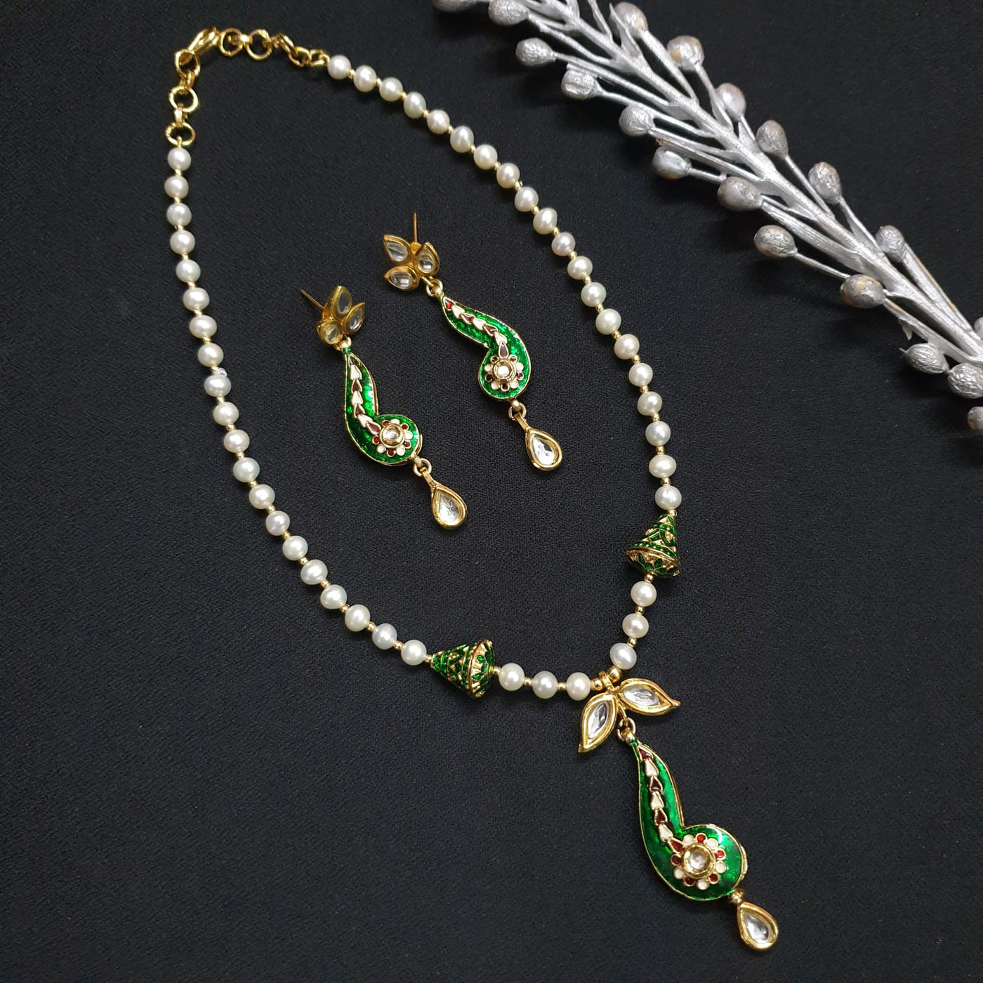 Kundan Meenakari Pearl Small Pendant Set