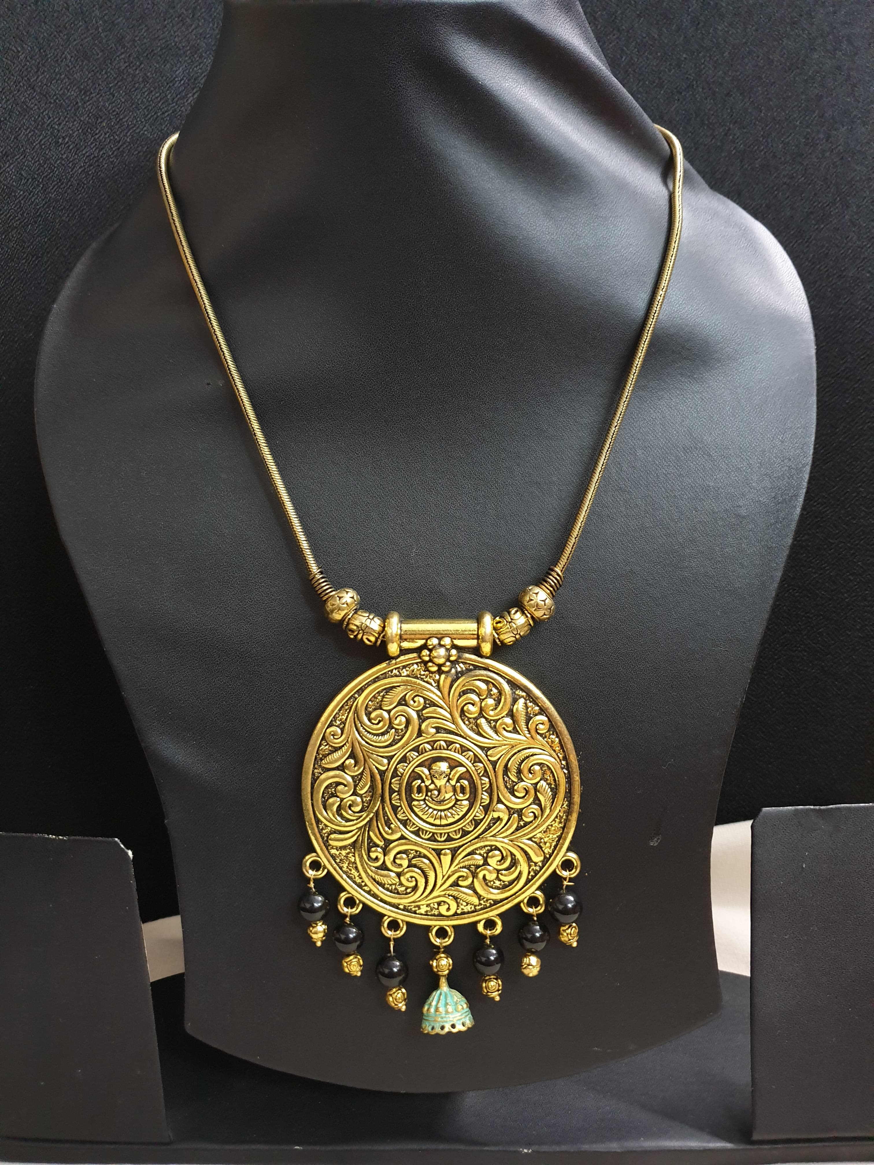 Round Antique Gold Chain Necklace With Black Beads