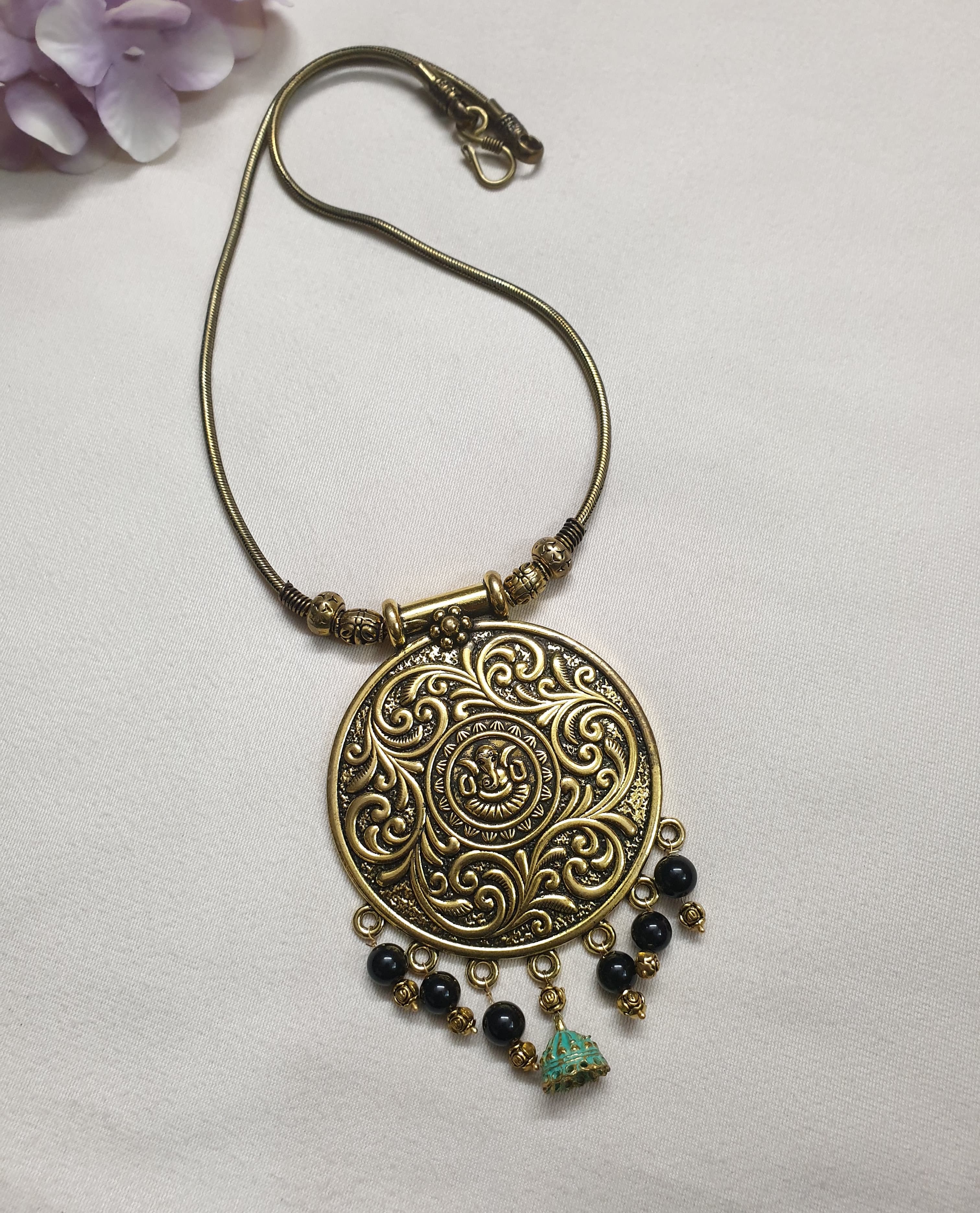 Round Antique Gold Chain Necklace With Black Beads