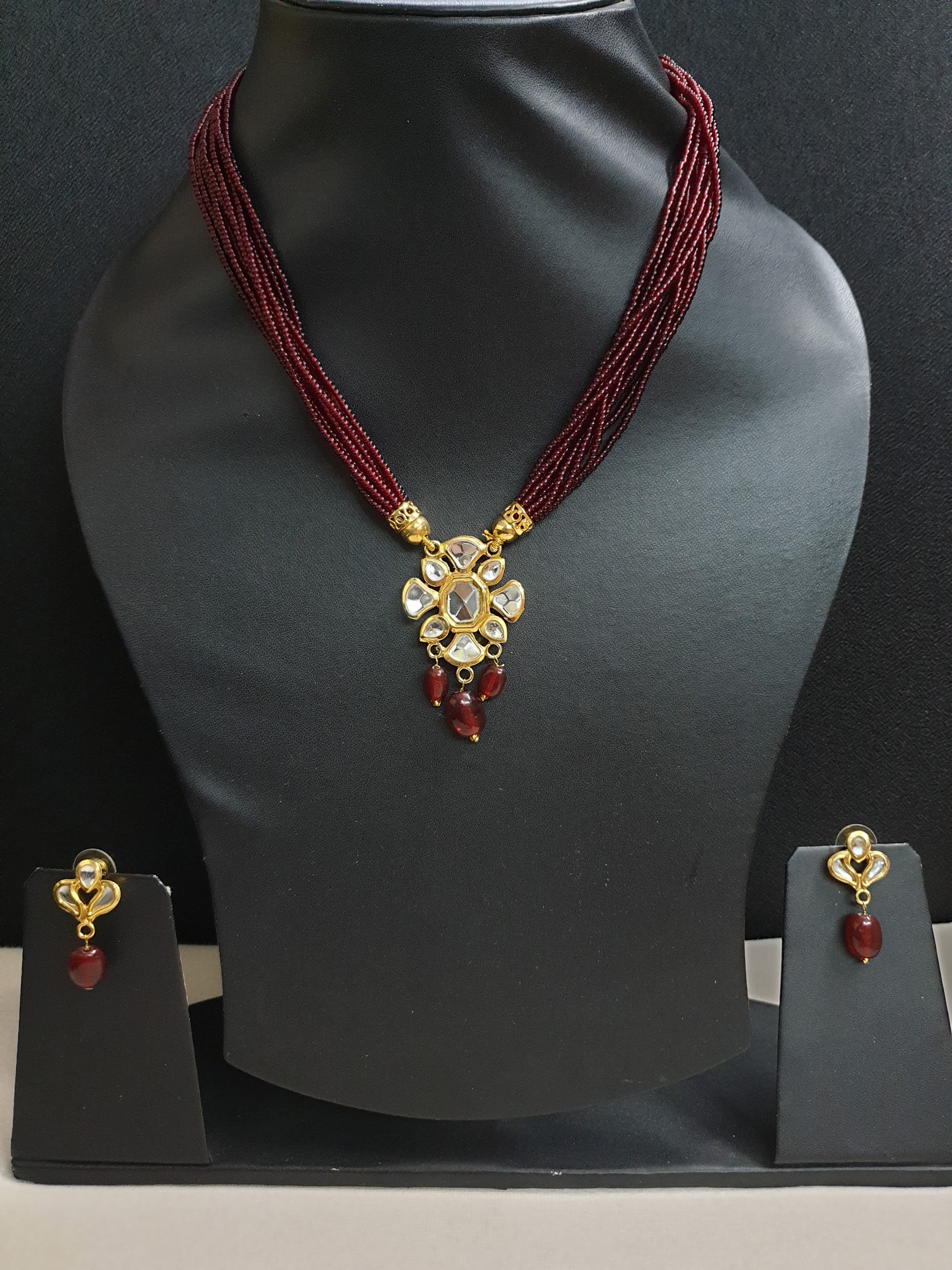 Maroon Seed Bead Kundan Pendant Set With Earrings