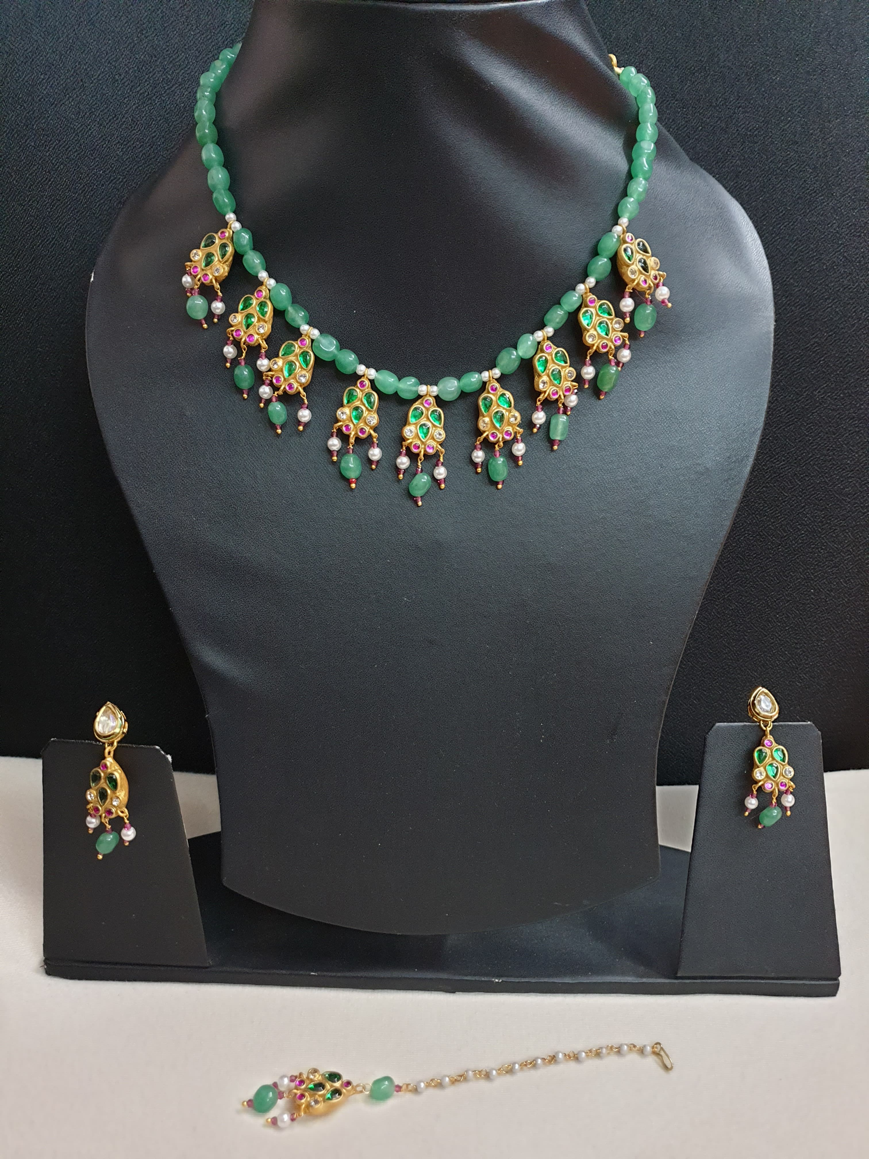 Green Stone Light Weight Necklace With Earrings and Maang Tikka