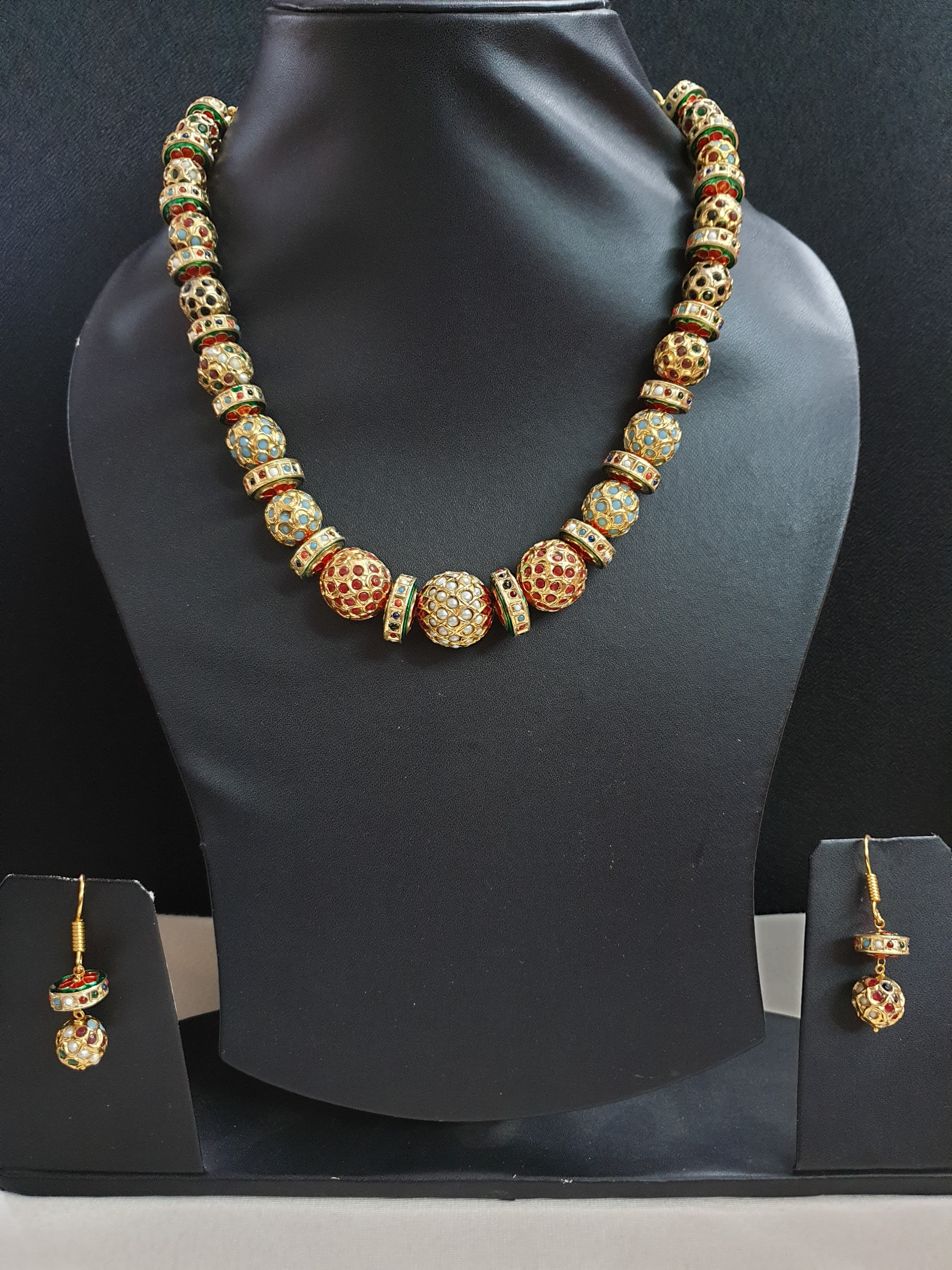 Gold Tone Jadau Beads Disc Necklace