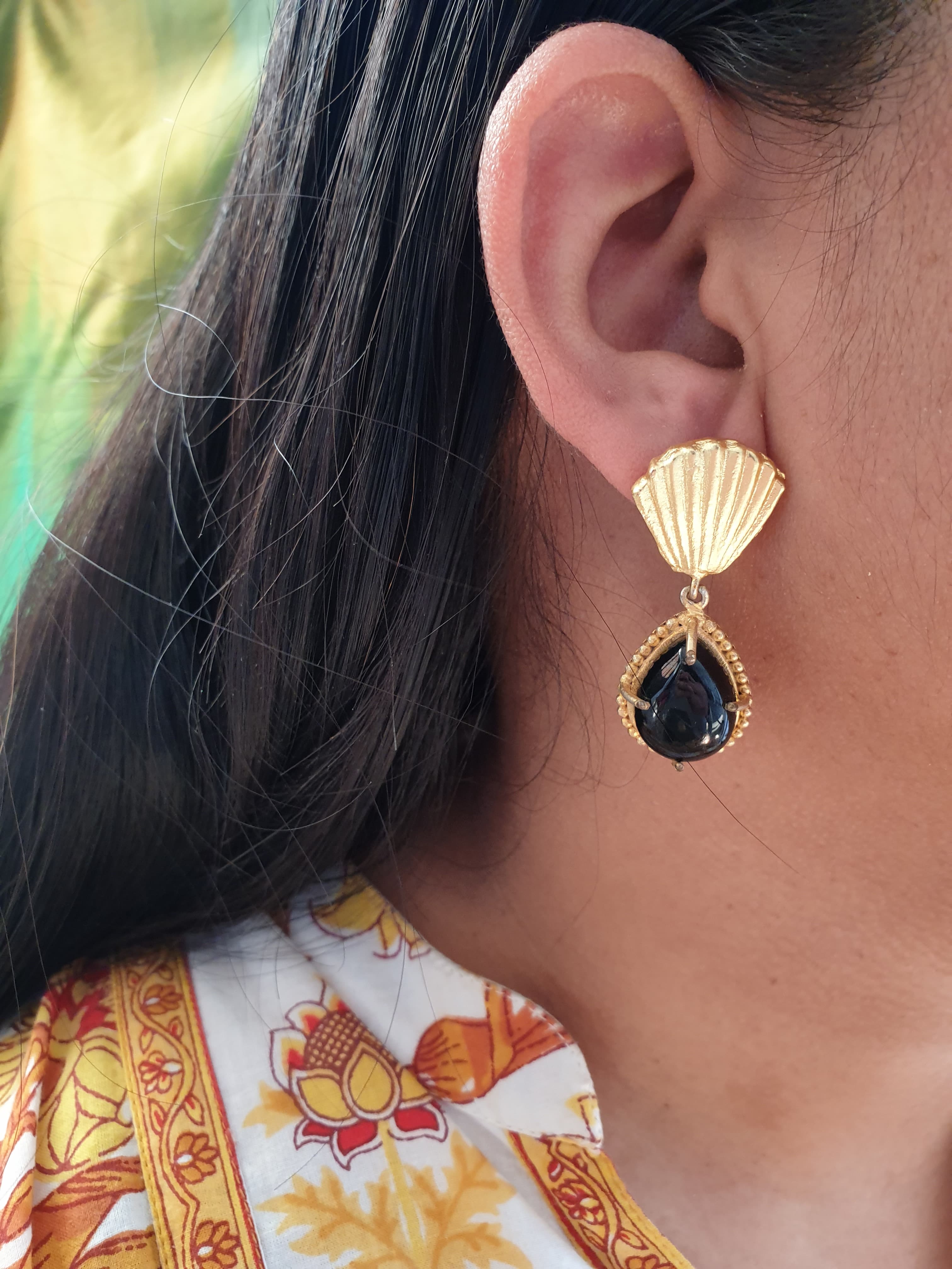 Black Stone Shell Matte Gold Earrings