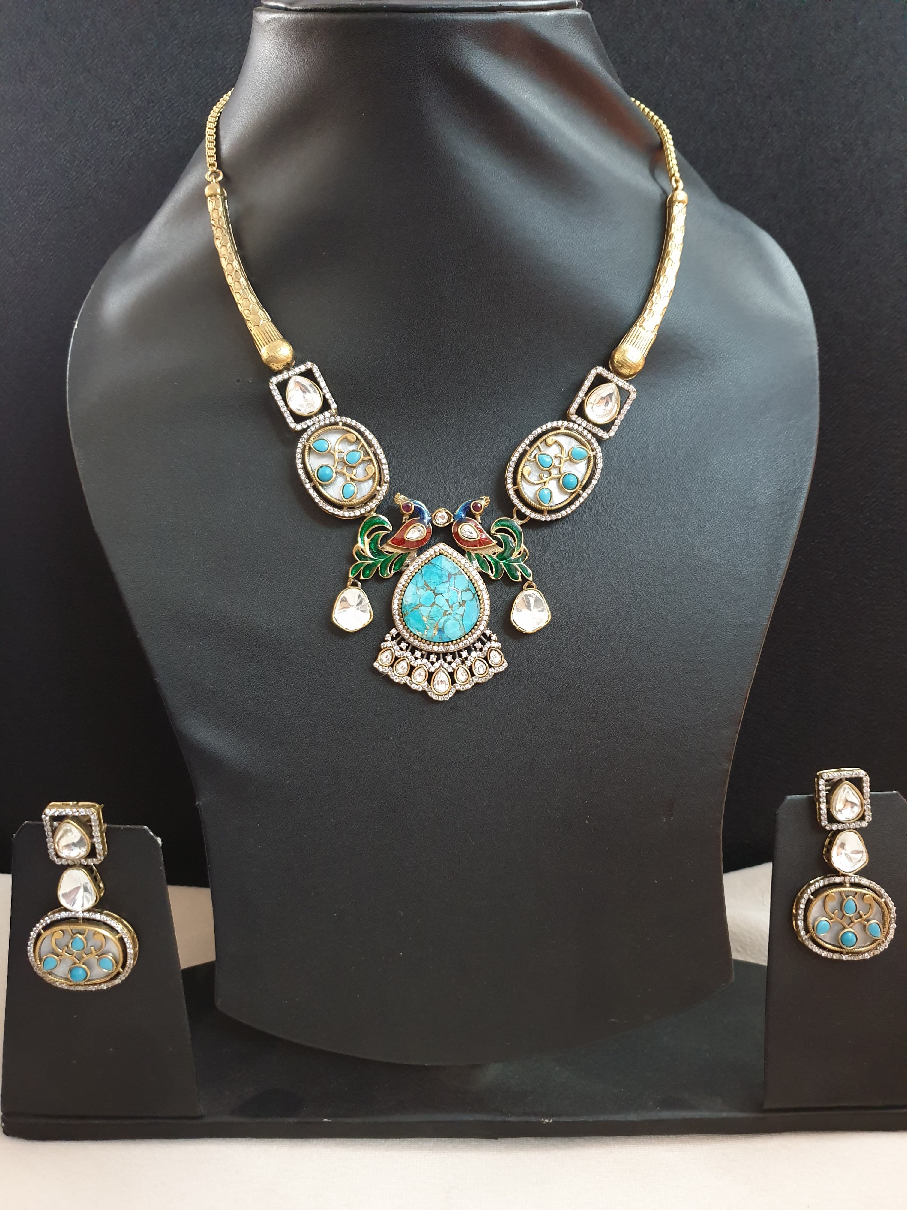 Turquoise Doublet Stone Hasli Necklace With Earrings