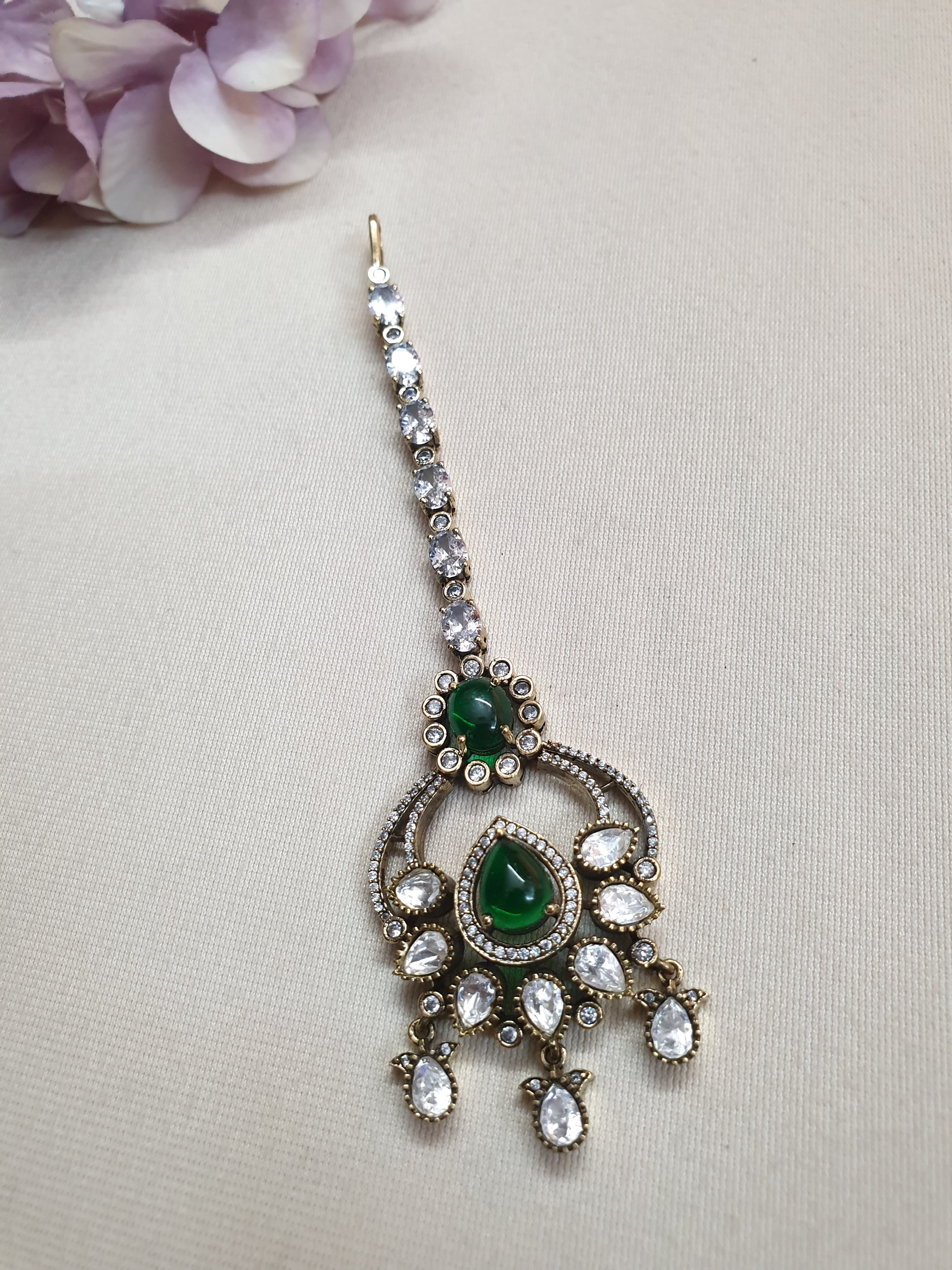 Designer Green Color Stone Kundan Maang Tikka