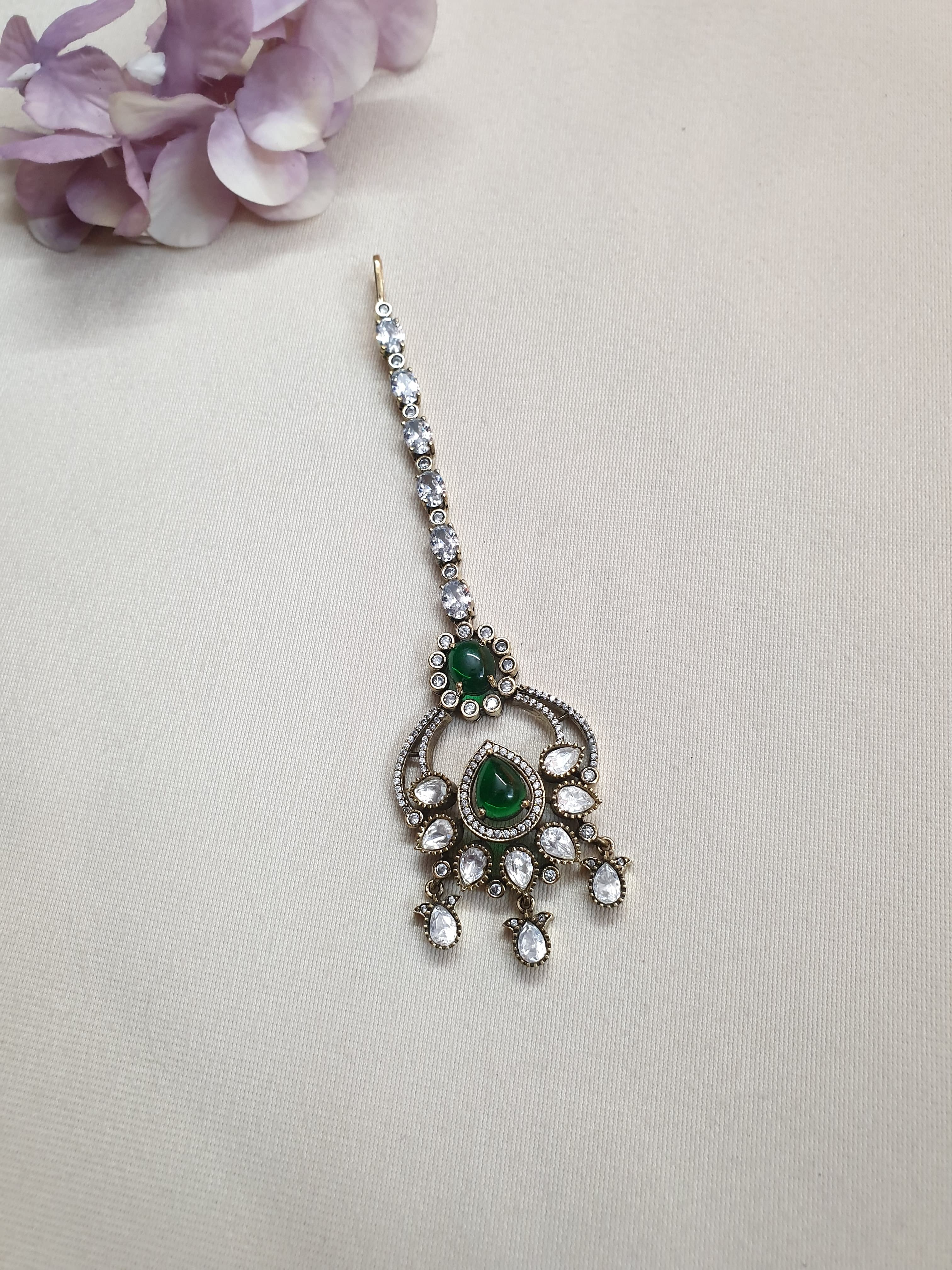 Designer Green Color Stone Kundan Maang Tikka