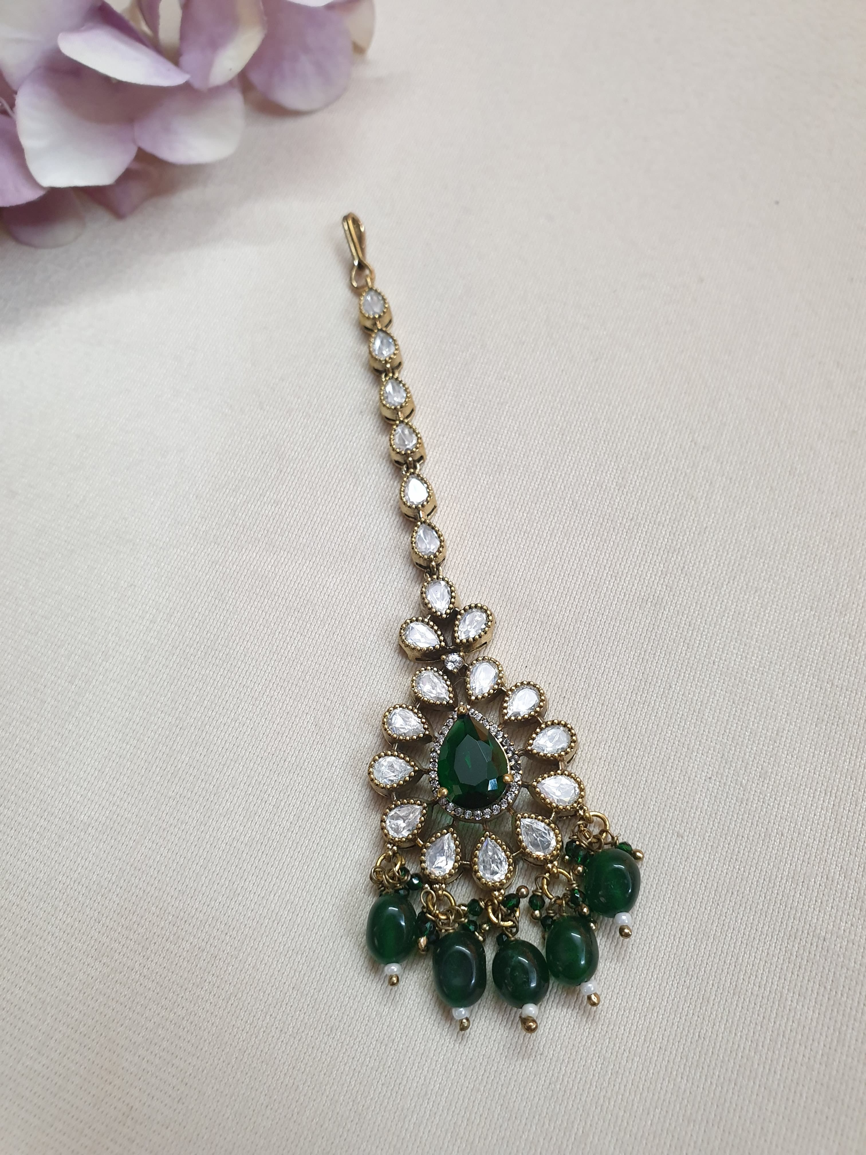 Emerald Green Stone Designer Kundan Maang Tikka