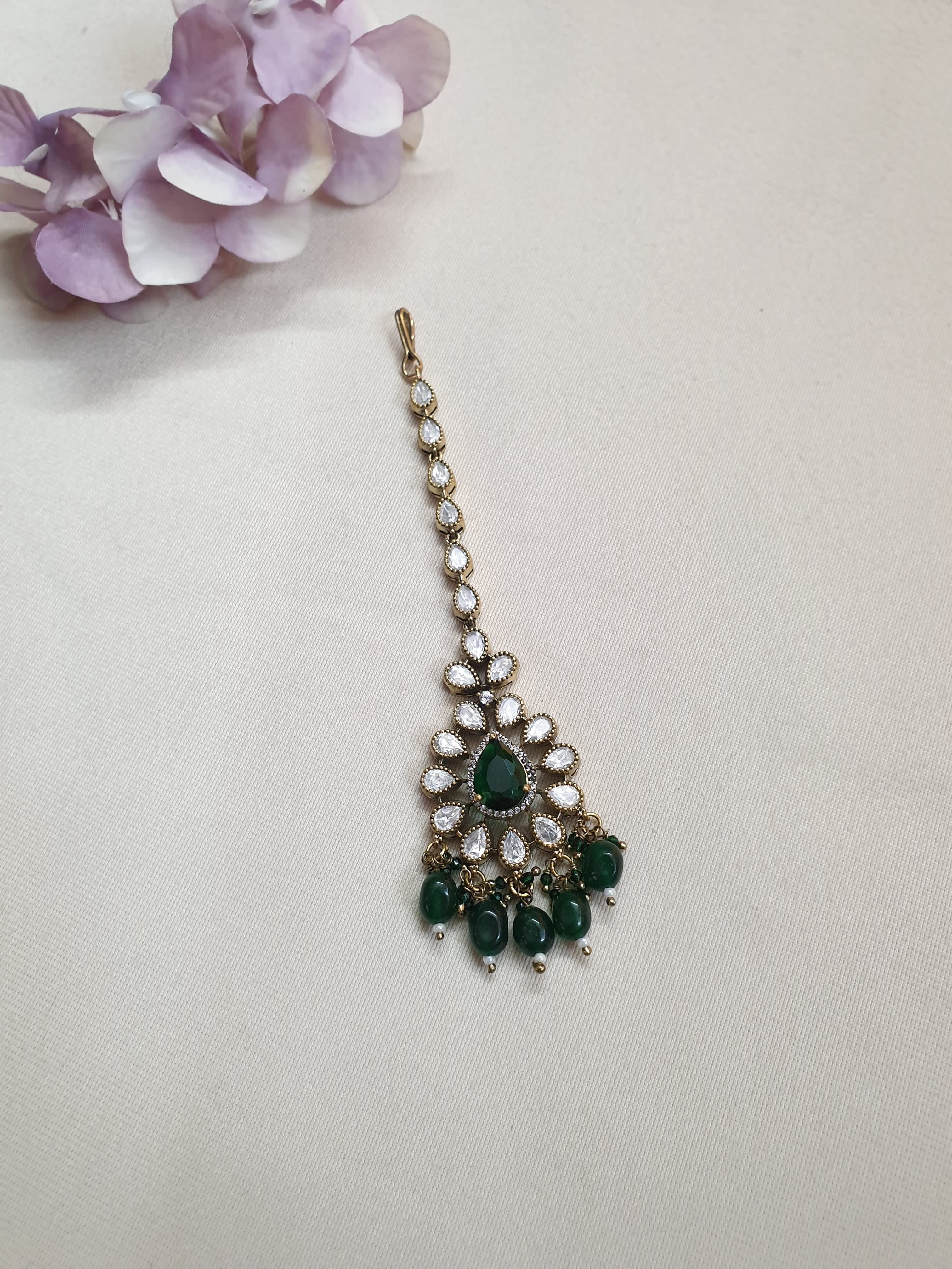 Emerald Green Stone Designer Kundan Maang Tikka