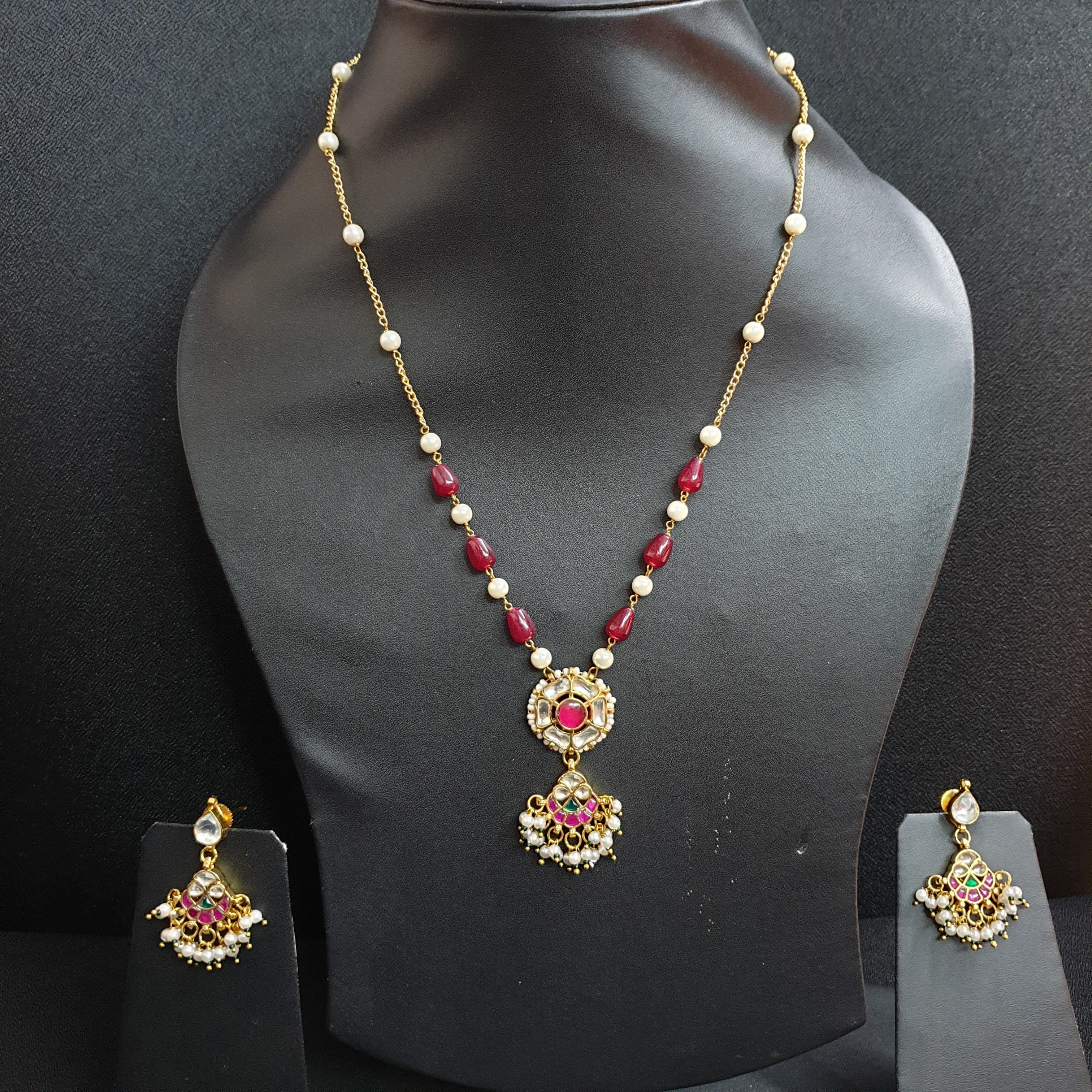 Red Jadau Kundan Stone Small Pendant Set With Earrings