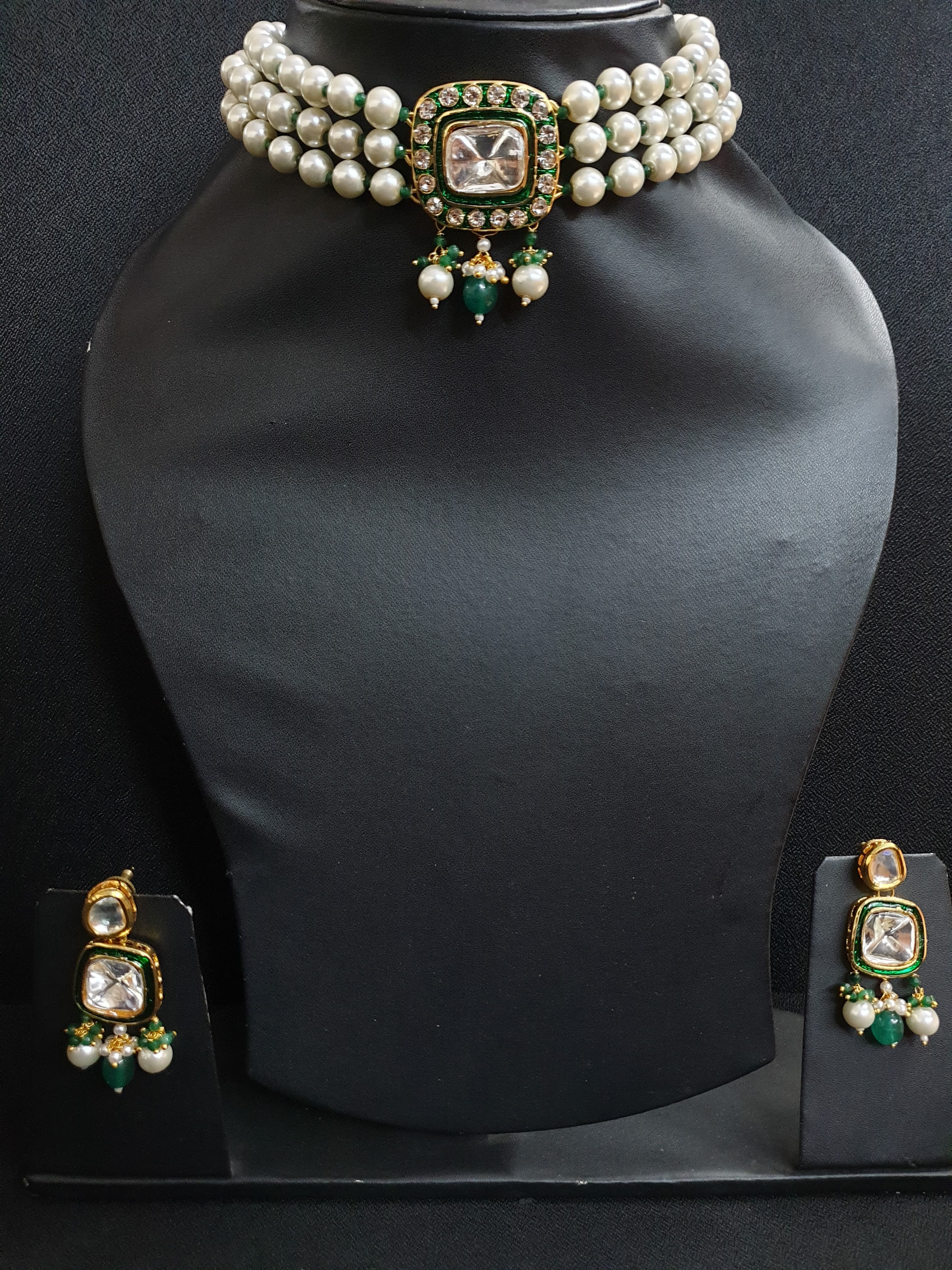 Green Uncut Polki Choker Set With Earrings