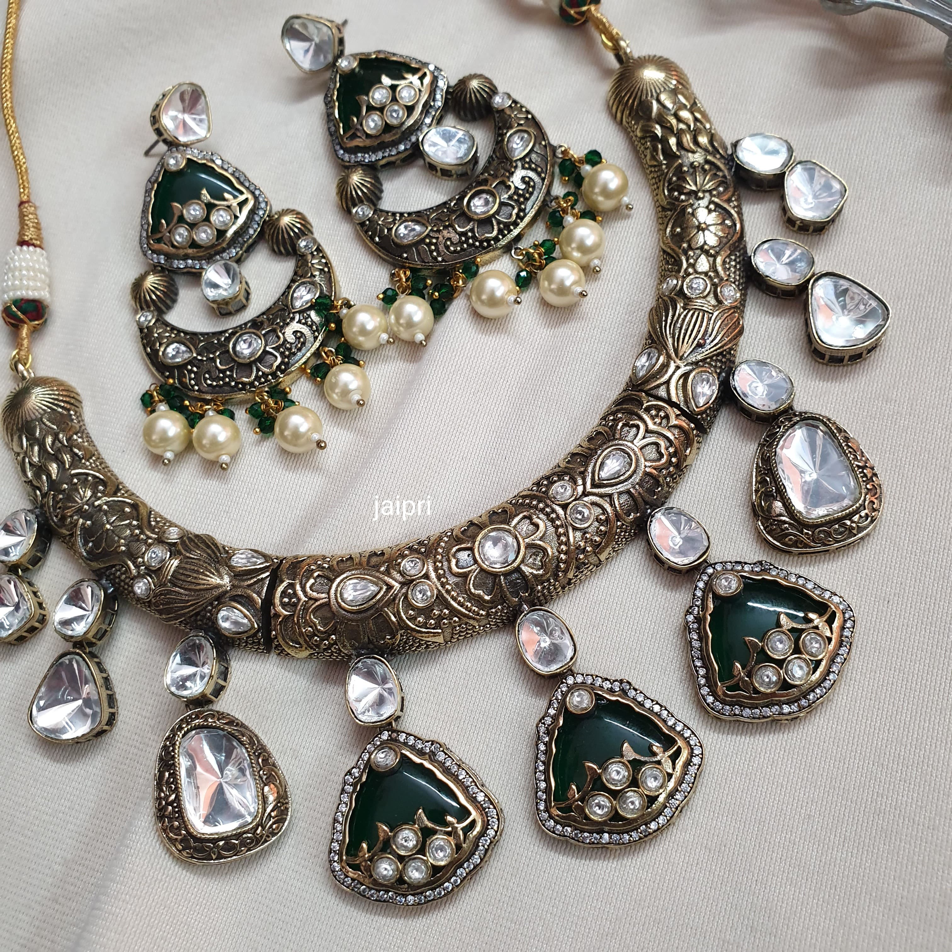 Antique Gold Kundan Polki Emerald Bead Hasli Necklace