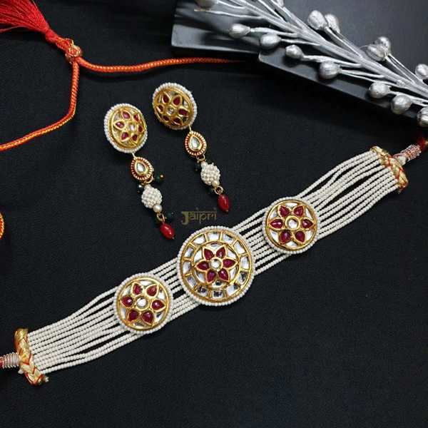 Adorable Design & Pearl Beads Stone Kundan-Jadau Floral Choker With Earrings