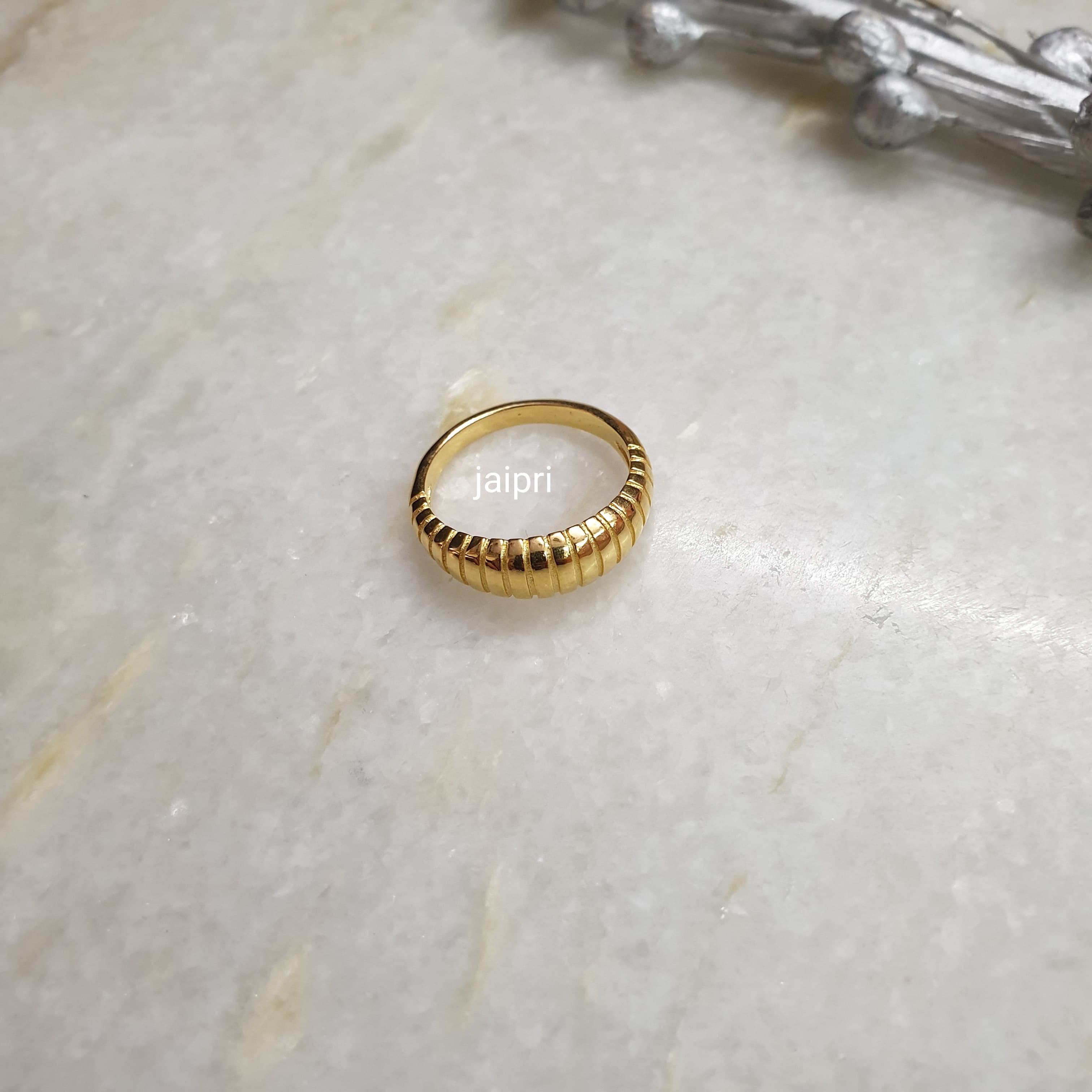 Gold Band Ring (Size US7)