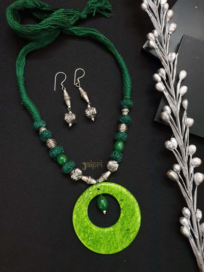 Green Stone Adorable Necklace With Earrings