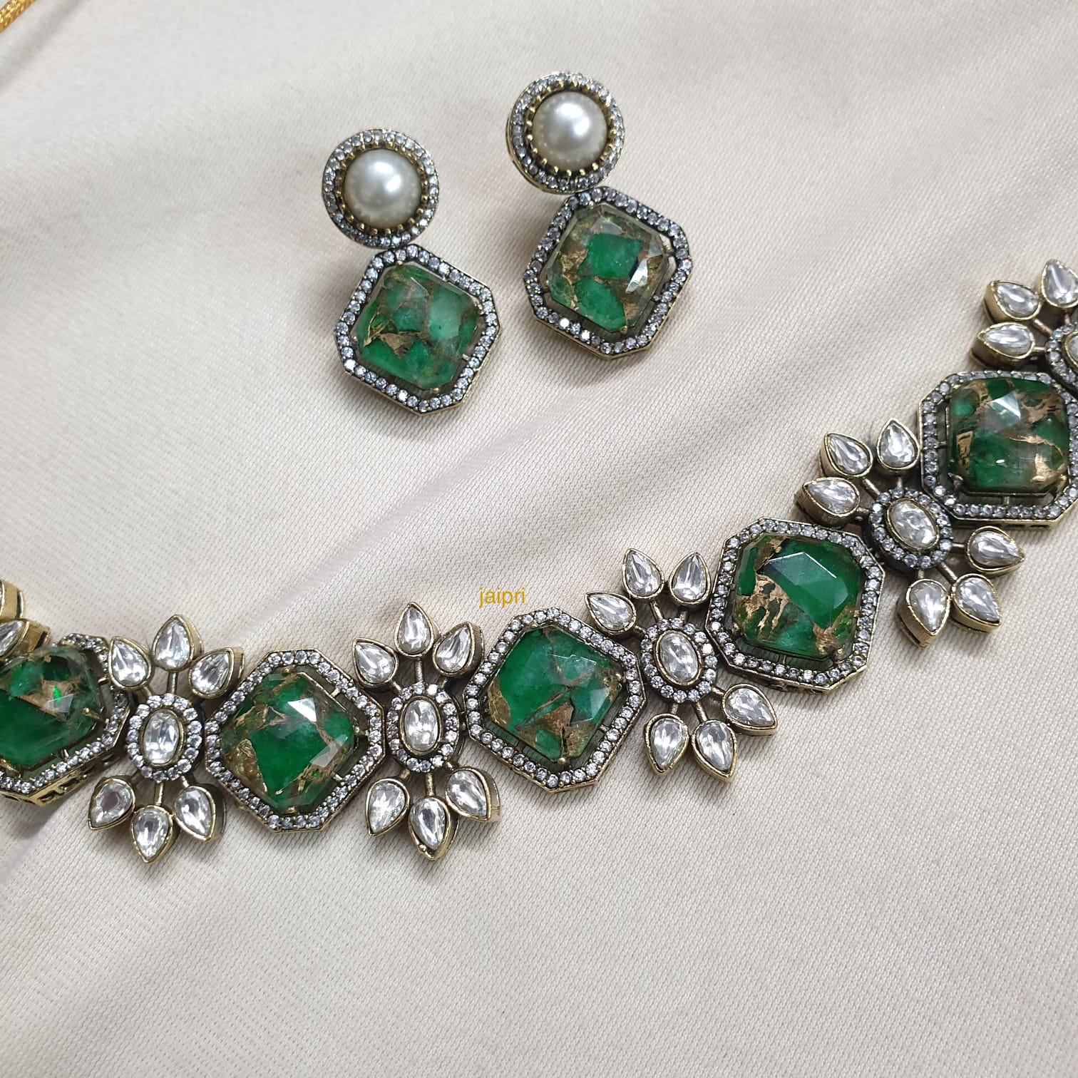 Green Doublet Stone Kundan Choker Necklace