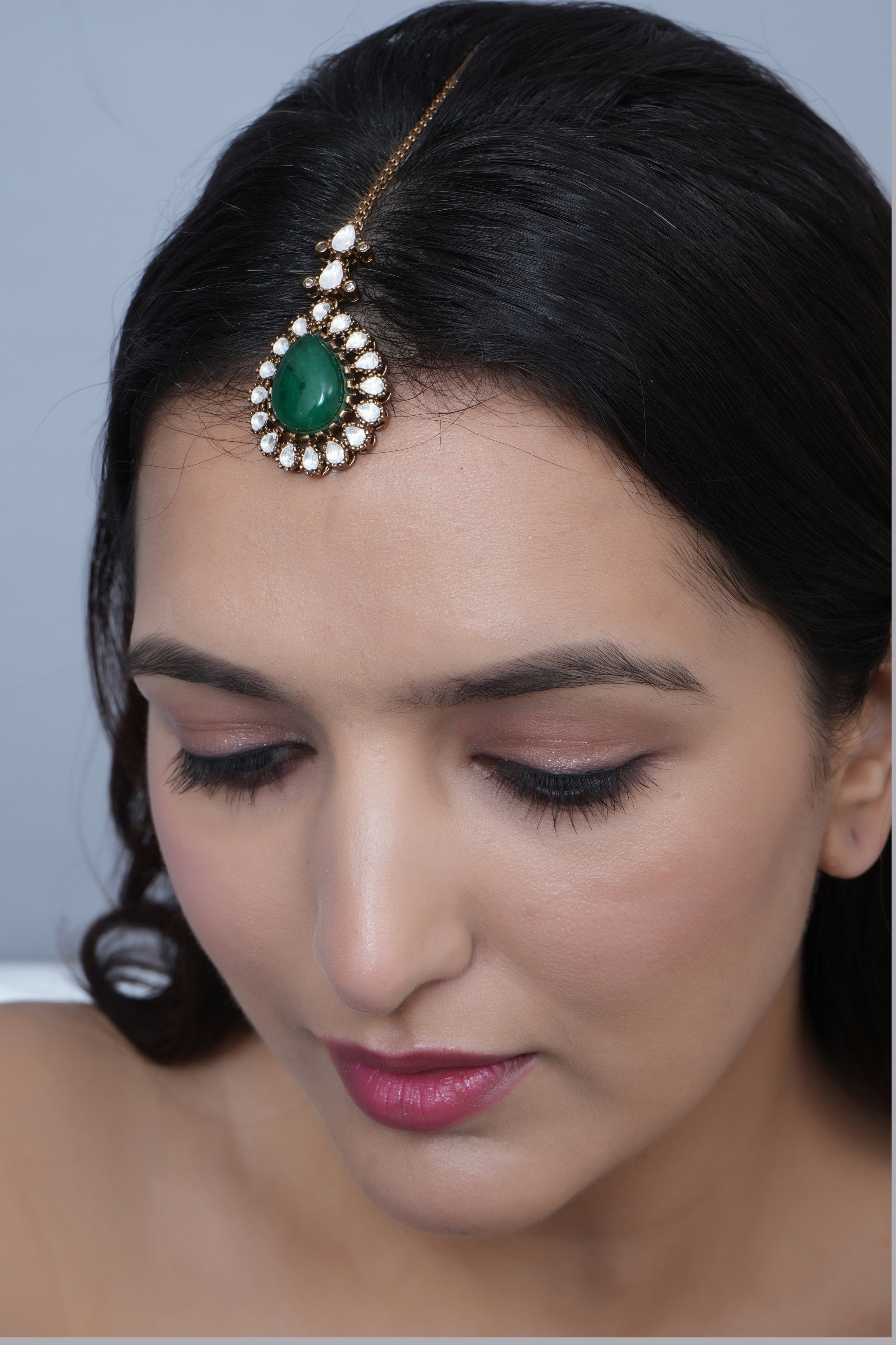 Emerald Green Color Stone Designer Kundan Maang Tikka