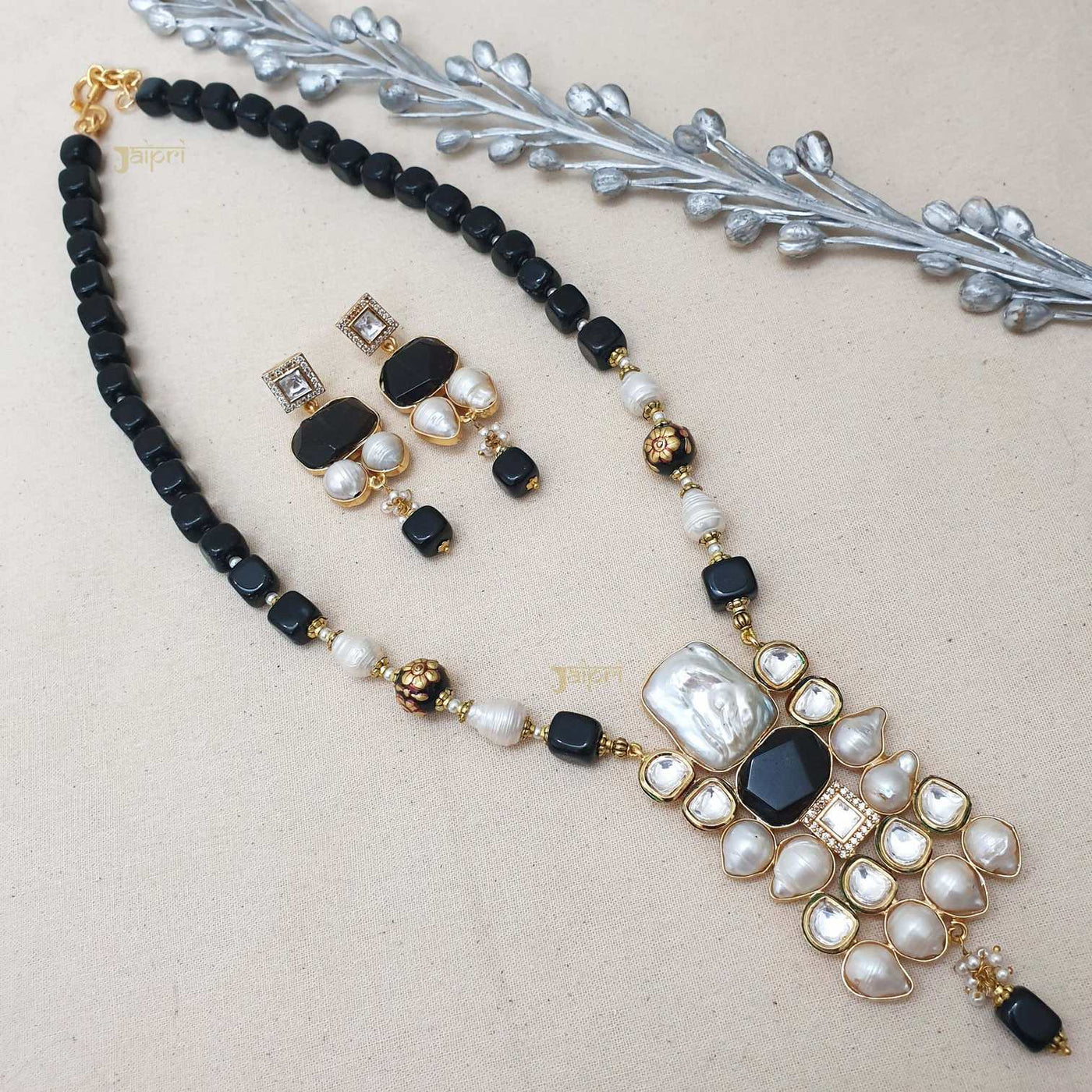 Black & White Beads Stone Fusion Pendant With Earrings