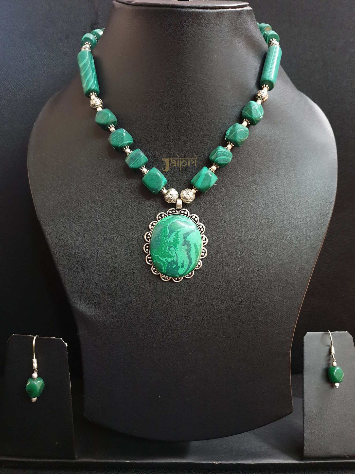 Green Stone, Oval Necklace With Earrings